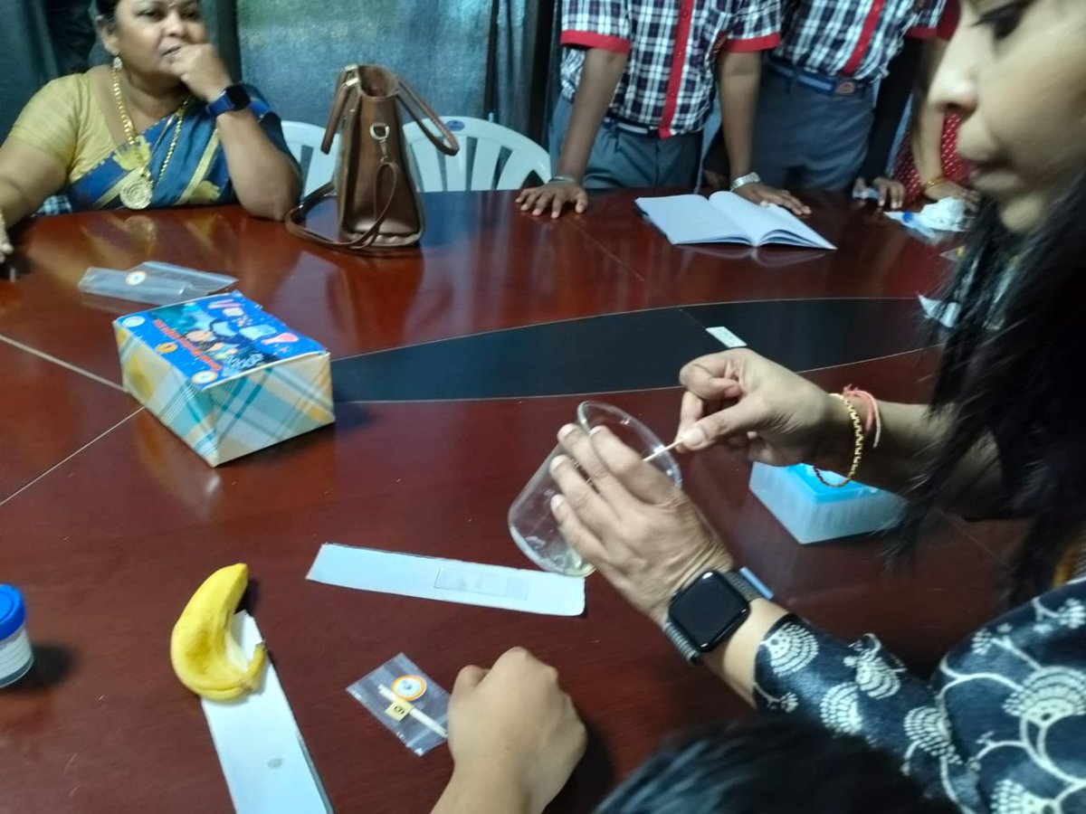 ShwetaTyagiCDFD's tweet photo. Had fun with budding young scientists and Dr. Chandana Basu @cbm2577 in the first session of #Gyandeep 🪔 at CDFD today 
@DBT_CDFD @genetiks4u https://t.co/JbAHLg21jh