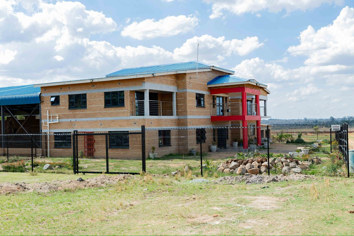 pomonasteel's tweet image. Strengthening Security, Building Futures!
Pomona Steel &amp;amp; Fencing is proud to have completed another successful ClearView Fence installation at a local boarding school.

#PomonaSteel #ClearViewFence #SchoolSecurity #BuiltToLast #communityfirst