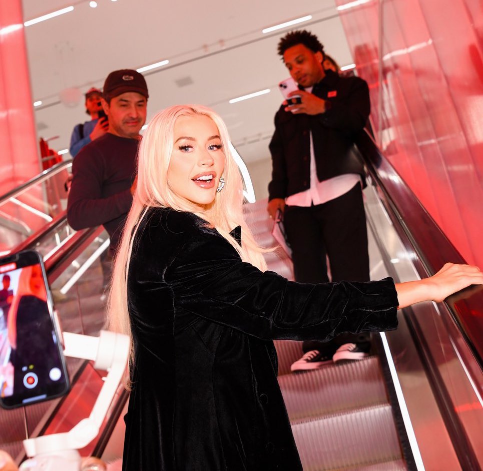 xtina_archive's tweet photo. Christina Aguilera at H&amp;M, 2024 https://t.co/Ftjg7ieiDP