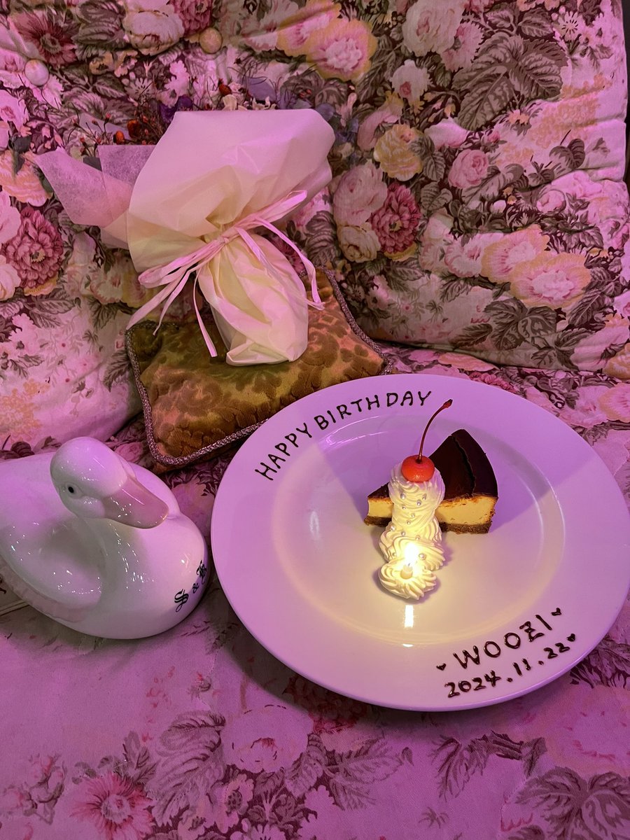 wz_o3o's tweet photo. 2024.11.22
우지 생일 축하해 *。𝝑𝝔˚⟡.•
今年も祝えてよかった🤍ྀི
ウィラやってくれて嬉しい🥹!!
忙しいのにありがとう🥲♡
これからもずっとさらんへ☺️🫶🏻
#Happy_WOOZI_Day
#WOOZI_Day
#우지생일에_사탕같은_사랑해요 https://t.co/k9tge1hd4M