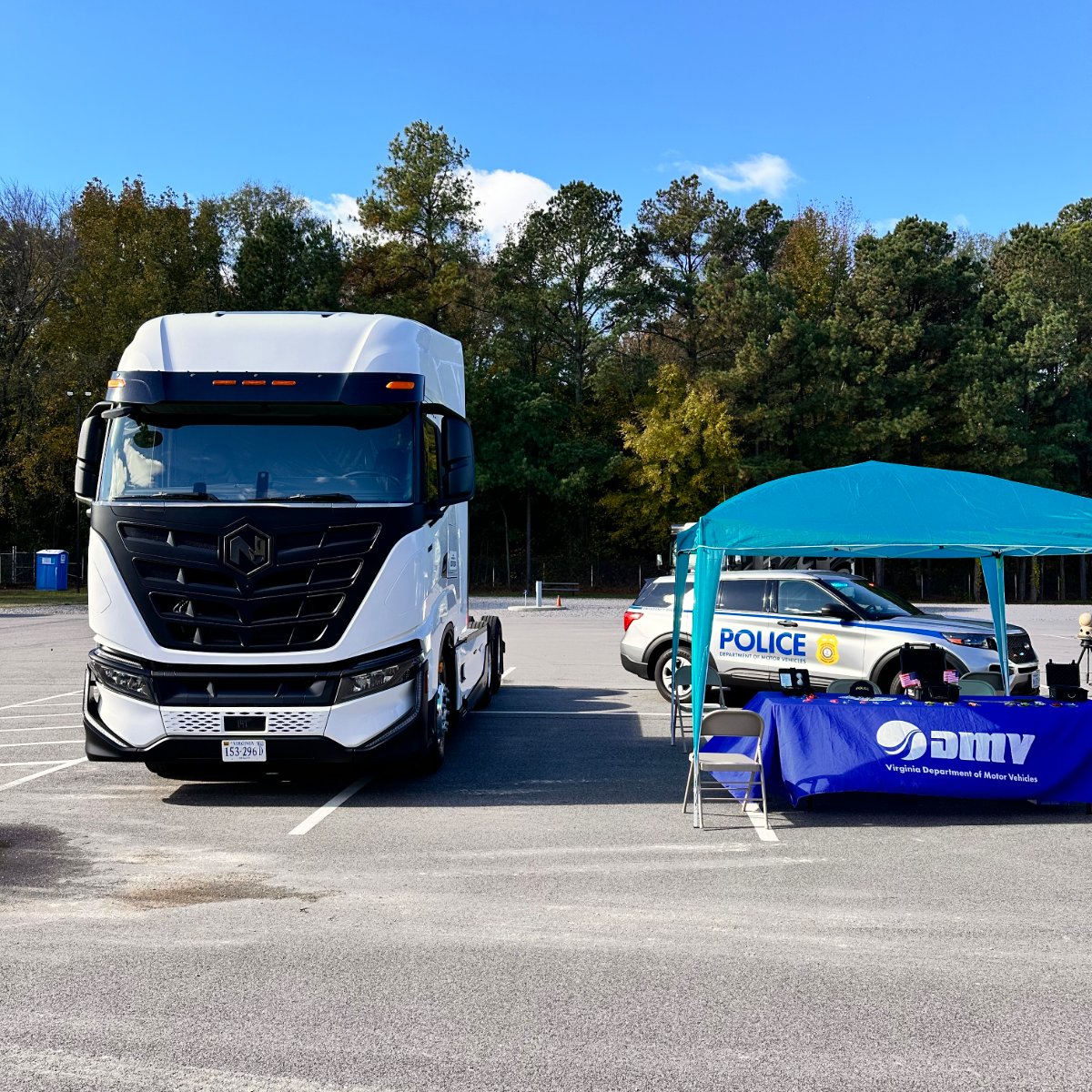 We proudlyshowcased our #NikolaTreBEV truck at the Trucking Through The Decades: A Safety Showcase event hosted by the <a href="/VirginiaDMV/">VirginiaDMV</a>. 🚚 We also enjoyed connecting with DMV Commissioner Gerald Lackey to further highlight the importance of safety in the transportation industry!