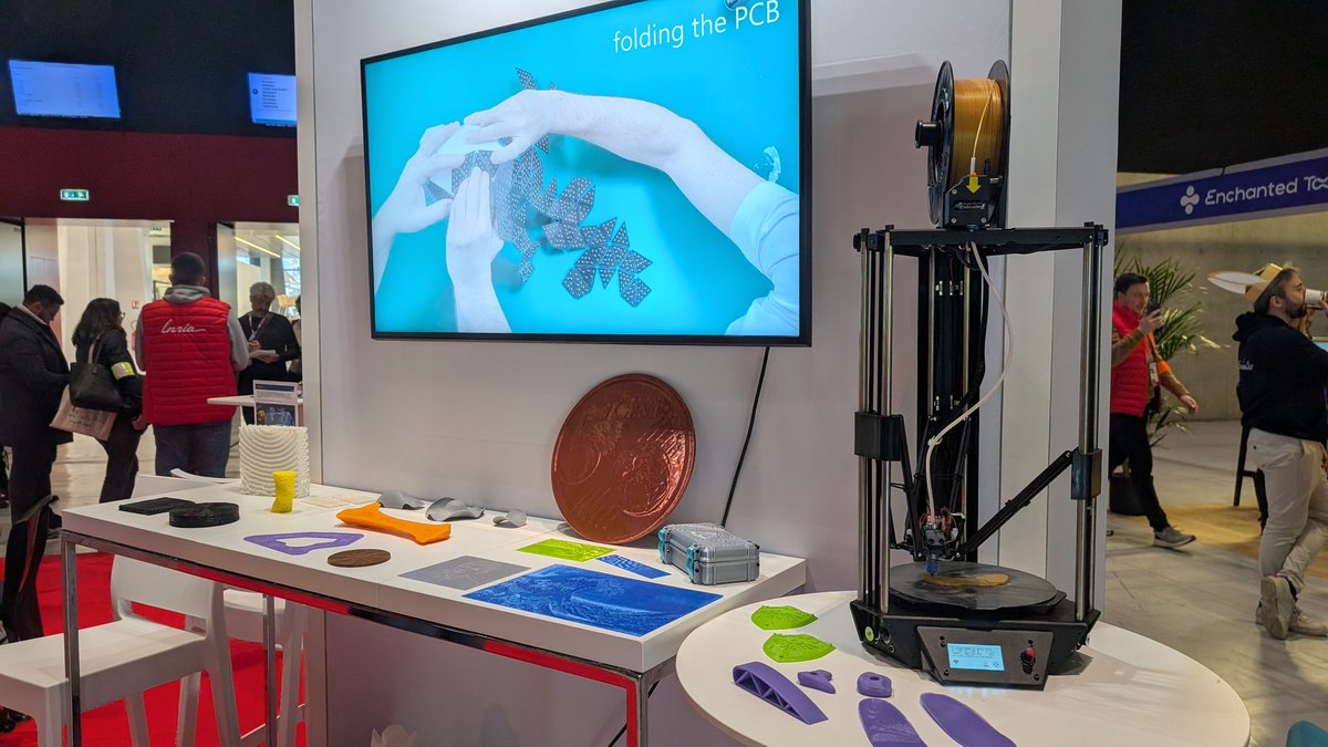 [Stand <a href="/Inria/">Inria</a>] "Innover pour des usages originaux de l’impression 3D", l'équipe MFX développe des méthodes de fabrication d’objets, permettant par exemple de donner l’apparence scintillante du métal brossé aux objets produits. <a href="/iceslapp/">IceSL</a> <a href="/labo_Loria/">Loria</a>  inria.fr/fr/mfx-algorit…