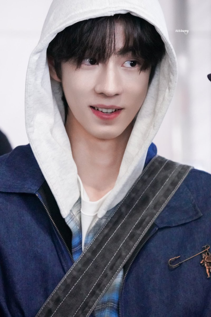 intaeraested's tweet image. new ollie airport pics!