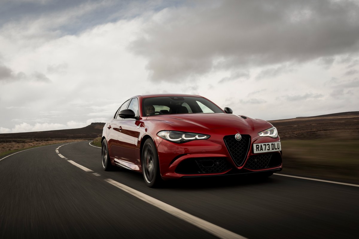 Car UK place deux Alfa Romeo parmi les meilleures voitures de chaque catégorie...
Junior dans les petites sportives (avec Civic Type R, GR Yaris et Ioniq 5 N)
Giulia Quadrifoglio Verde dans les berlines sportives (avec M3/M4 Competition)