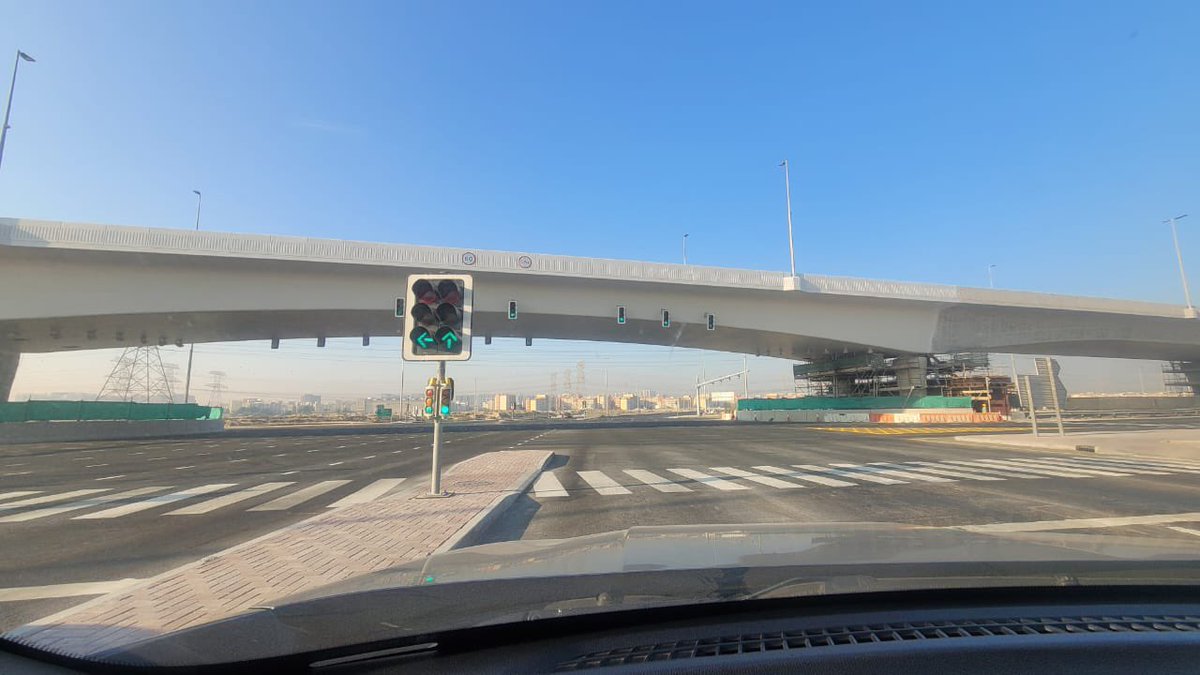 piratooee's tweet photo. @HeraldZimbabwe Do you know that this bridge is bigger than Mbudzi yet it took just 6 months to be completed 🤔 https://t.co/BhP9gGsFpW