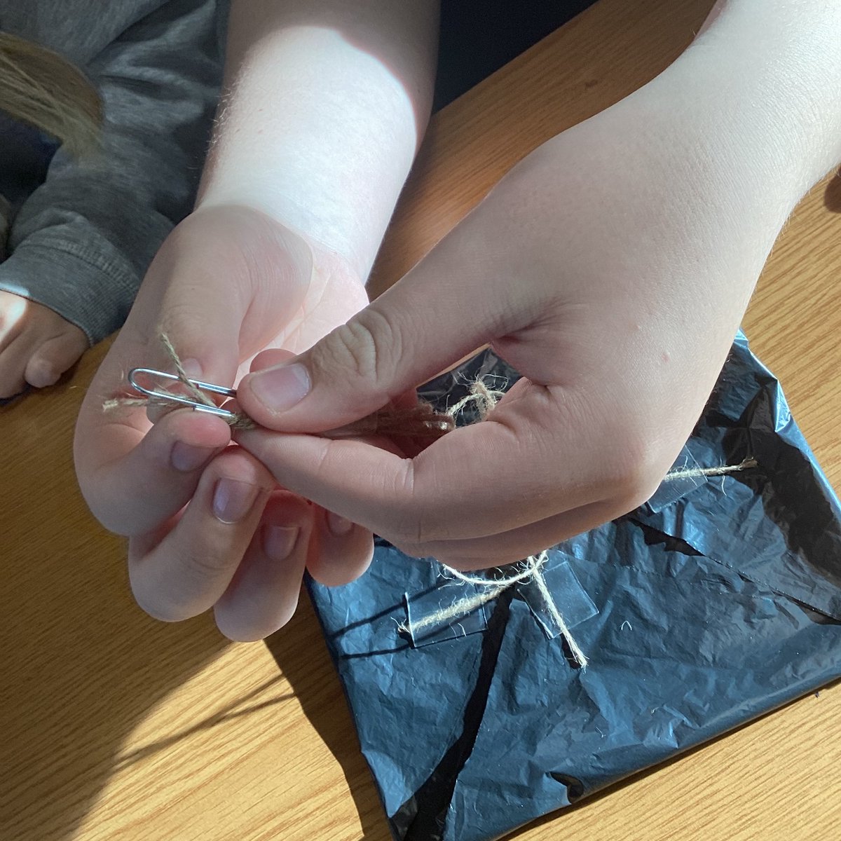 SNAaspireap's tweet image. 🌬️🪂 Lily Class explored how air resistance affects parachutes of various sizes! #ScienceExperiment #ParachuteTest #AirResistance #STEMFun 🧪🔬