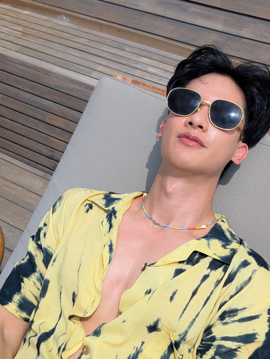 Tawan_V's tweet photo. ☀️🌞 https://t.co/aTZLcaD6Wi