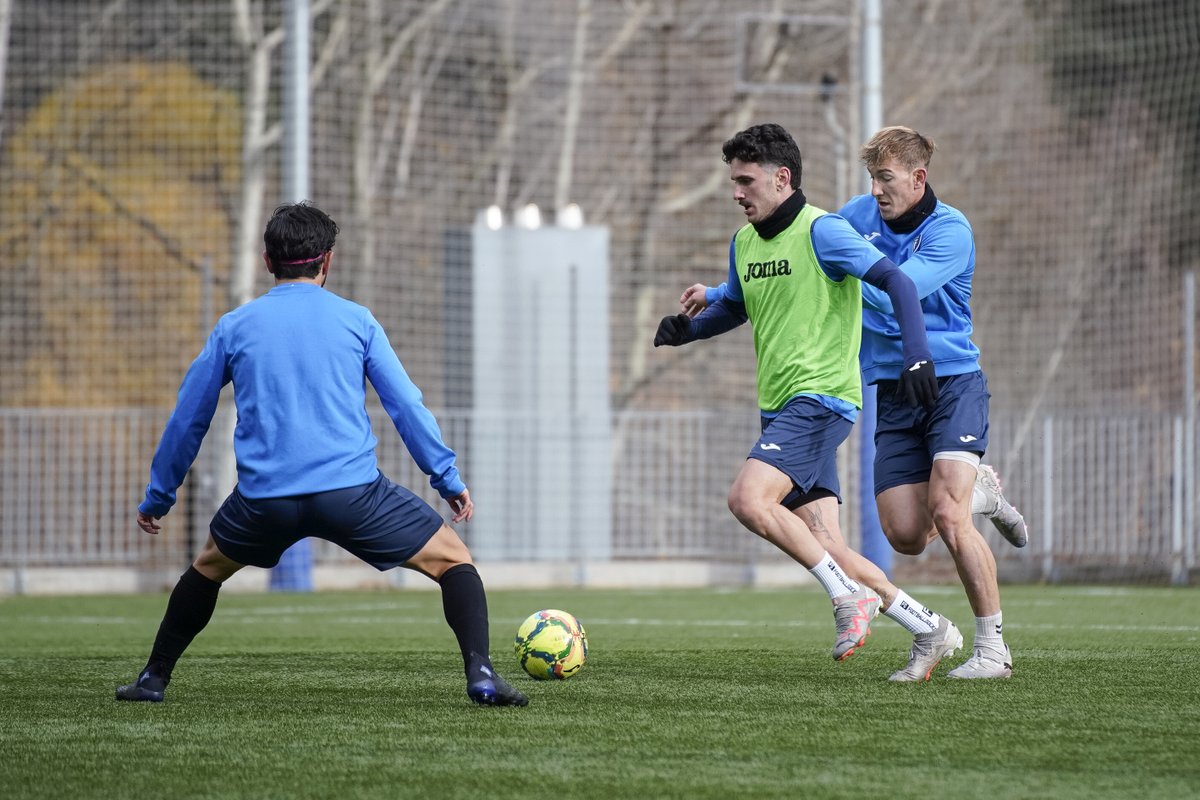 👊🏻 <a href="/damiist8/">Dami</a> 

#seremmés💙🖤