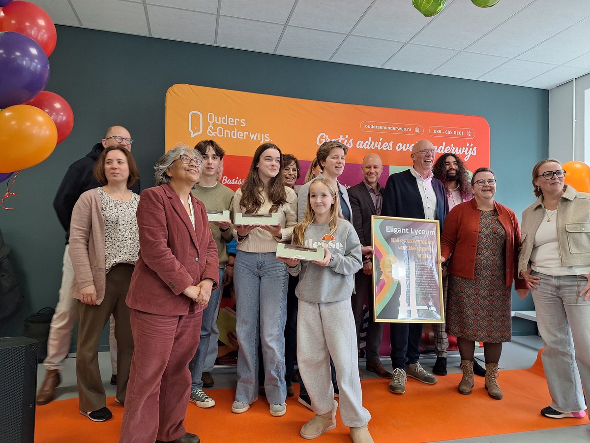 Vandaag samen met <a href="/OudersOnderwijs/">Ouders & Onderwijs</a> de andere juryleden de Award uitgereikt aan de meest oudervriendelijke VO school van NL. Het <a href="/EligantLyceum/">Eligant_Lyceum</a> in Zutphen!