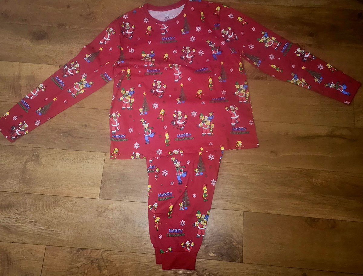 Ryan loves Christmas and the Simpsons,  so when I saw these I knew I had to get him some for his birthday.🎅