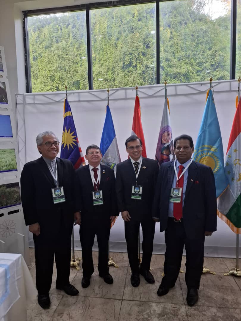 MYEmbTehran's tweet image. Coinciding with COP 29, Ambassador Khairi Omar, highlighted the importance of community-driven conservation at the Asian Mayors Forum in Khorramabad. 

Malaysia’s commitment to sustainable development strengthens Iran-Malaysia cooperation in tackling environmental challenges. 🌍