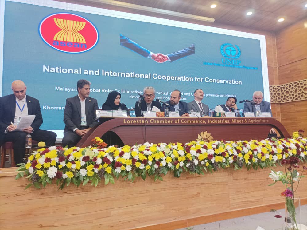MYEmbTehran's tweet image. Coinciding with COP 29, Ambassador Khairi Omar, highlighted the importance of community-driven conservation at the Asian Mayors Forum in Khorramabad. 

Malaysia’s commitment to sustainable development strengthens Iran-Malaysia cooperation in tackling environmental challenges. 🌍
