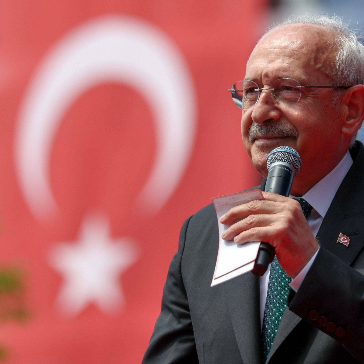 __pearII's tweet image. Tarihe geçecek savunma;

Ben Kemal Kılıçdaroğlu !
 
75 yaşındayım.
Hayatım boyunca alnımın teriyle kazandım,
Çocuklarımı helal lokma ile büyüttüm,
 
Maaşımdan biriktirdiklerimle satın aldığım ve hali hazırda içinde yaşadığım evimin dışında,
kooparetife girerek edindiğim…