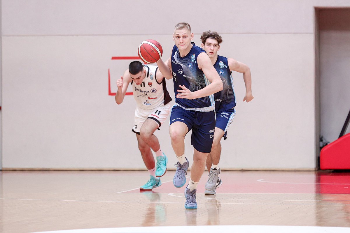 basket_napoli's tweet image. 𝗦𝗘𝗖𝗢𝗡𝗗𝗔 𝗦𝗖𝗢𝗡𝗙𝗜𝗧𝗧𝗔 𝗣𝗘𝗥 𝗟'𝗨𝗡𝗗𝗘𝗥 𝟭𝟵 𝗔𝗟𝗟𝗔 𝗜𝗕𝗦𝗔 𝗡𝗘𝗫𝗧 𝗚𝗘𝗡 𝗖𝗨𝗣 🏆

🔗 Scopri di più:
napolibasket.it/seconda-sconfi…

#NapoliBasket | #NextGenCup 💙