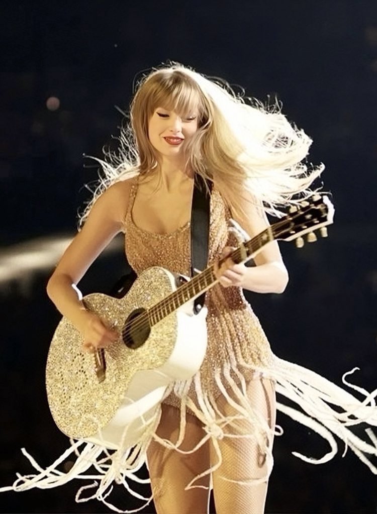 moonlithoax's tweet photo. her hair!!! are you kidding me 😍 https://t.co/EbPI3NPj9T