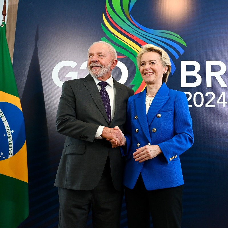 EU_Commission's tweet photo. This week, #G20 leaders met in Rio de Janeiro 🇧🇷 to address global challenges.

The Leaders' Declaration establishes actions to:

🔸 Promote social inclusion
🔸 Fight hunger and poverty
🔸 Foster sustainable development, energy and climate transitions
🔸 Reform global governance