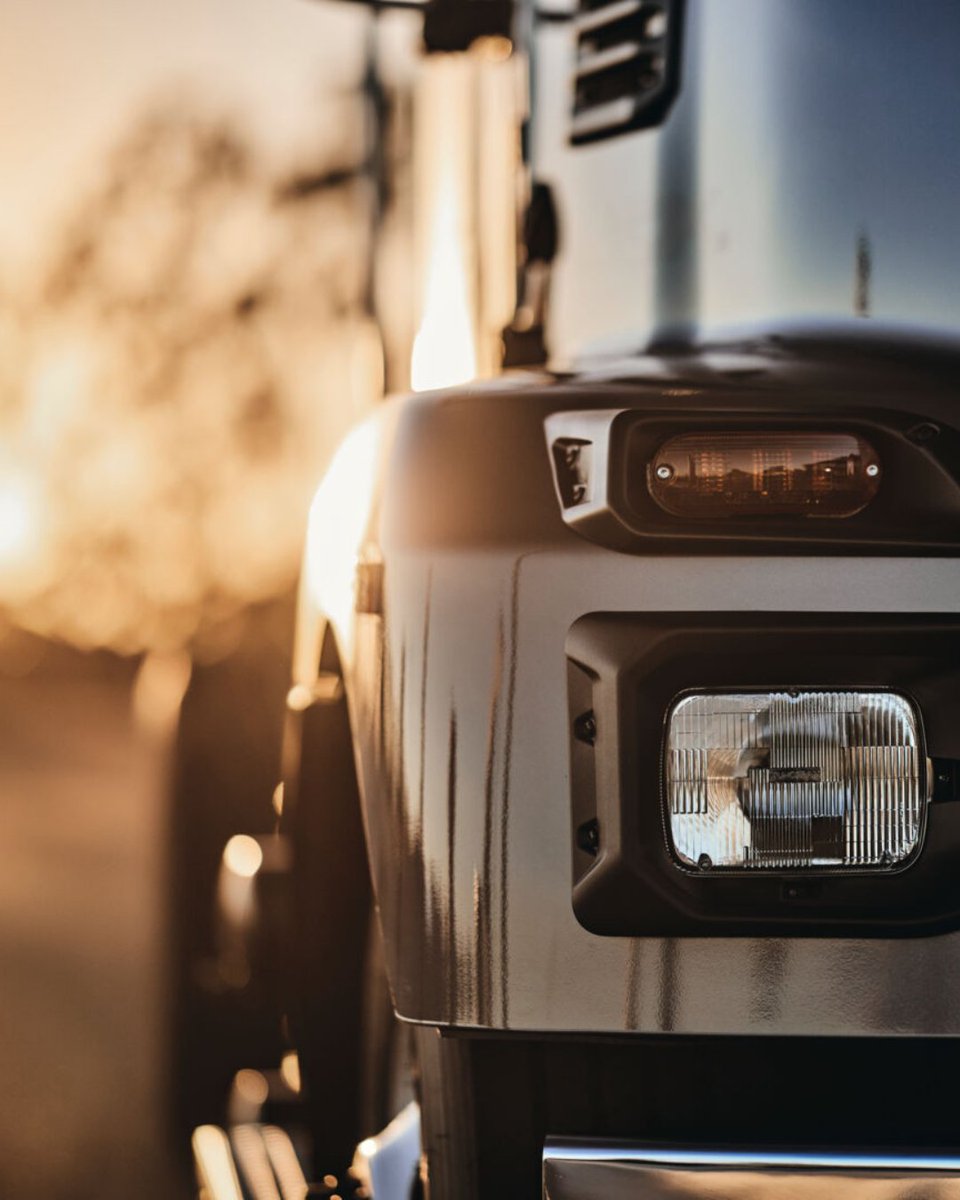 MackTrucks's tweet image. Mack&apos;s step-by-step integration process makes going electric easy.⚡ 

From route analysis to infrastructure upgrades, our Route Support Services is here to guide you toward a cleaner, greener future.  #MackMDelectrica