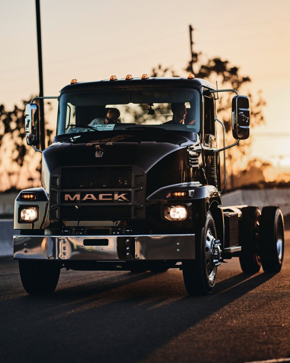 MackTrucks's tweet image. Mack&apos;s step-by-step integration process makes going electric easy.⚡ 

From route analysis to infrastructure upgrades, our Route Support Services is here to guide you toward a cleaner, greener future.  #MackMDelectrica
