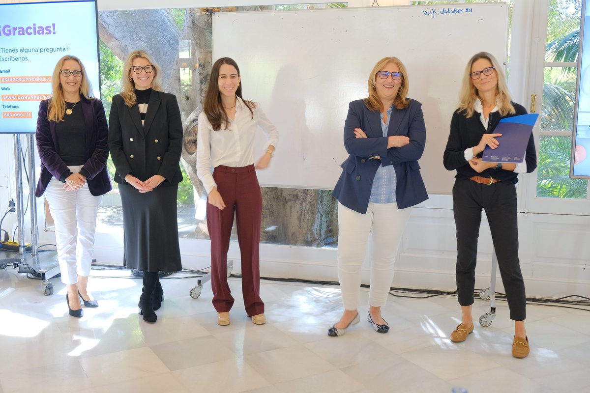 ceoetenerife's tweet image. Carolina Bel, Maria Begoña Ortiz, Jelena Eizvertina, Pilar Ganuza y Laura Rodríguez, mujeres #Progresa, presentaron ante el Comité Inversor el proyecto Magua, una iniciativa que une formación, tradición y emprendimiento con el objetivo de mejorar la empleabilidad de mujeres.