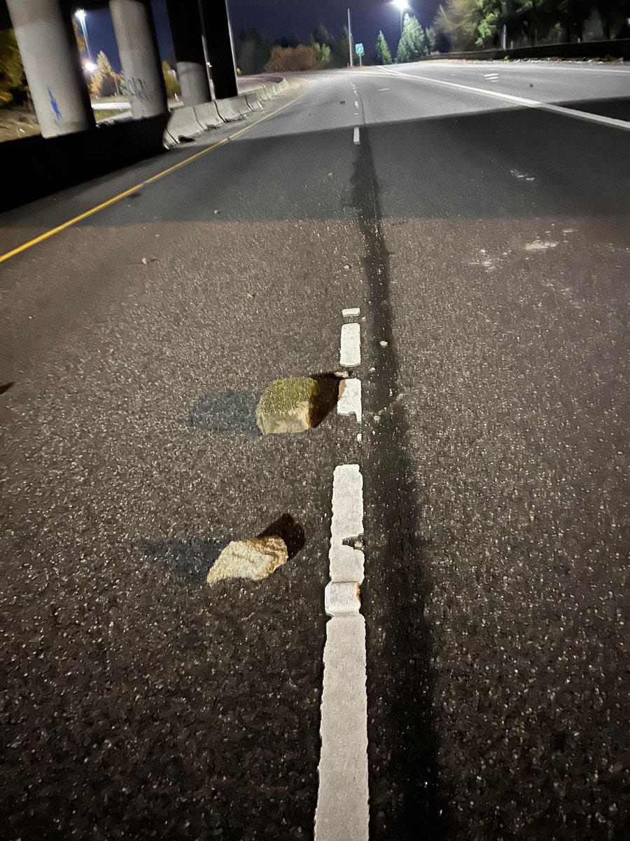 DebraGil's tweet photo. Someone hurled cinderblocks, rocks and bricks from the NE Fourth Plain Blvd overpass of I-205 and damaged at least 3 cars. It happened between 2-2:45am Thursday morning and @wastatepatrol is hoping someone saw something or has dashcam video that can help them find who did it. https://t.co/abq94gPohM