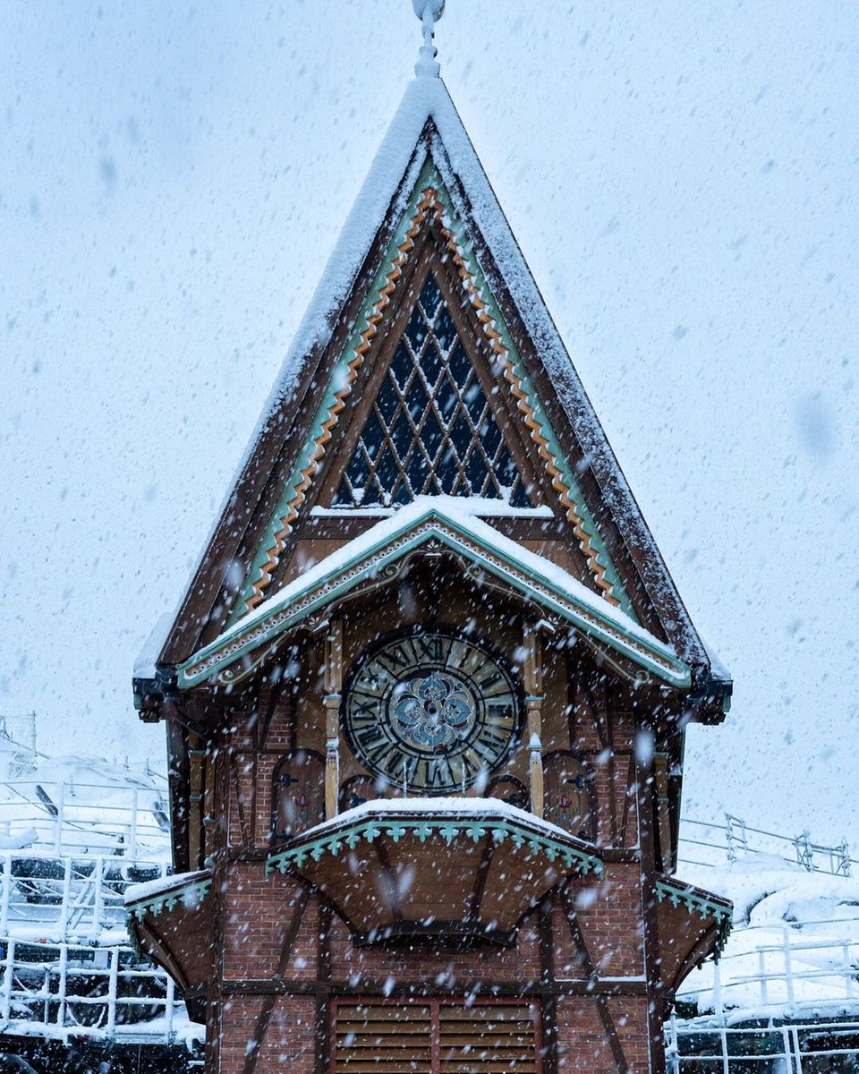 DrewDisneyDude's tweet photo. Walt Disney Imagineering shared photos from the World of Frozen project site covered in snow at Disneyland Paris. Olaf even made an early appearance before the land opens in 2026. ❄️ https://t.co/b3Q2qIeorN