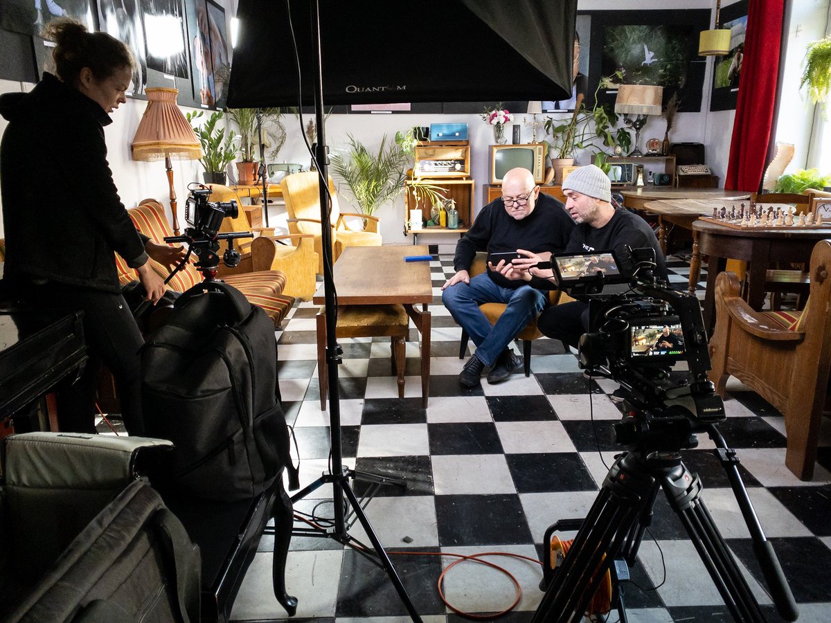 BzykMarcin's tweet photo. Film „Dekada Jaruzelskiego. Solidarność walczy” nie byłby kompletny bez udziału Macieja Macha – nowohuckiego działacza opozycyjnego. Niestety, nie udało nam się zrealizować wszystkich zdjęć z Maćkiem, ponieważ zmarł w 2023 roku, w trakcie prac nad filmem. https://t.co/xeSOAUfF9A