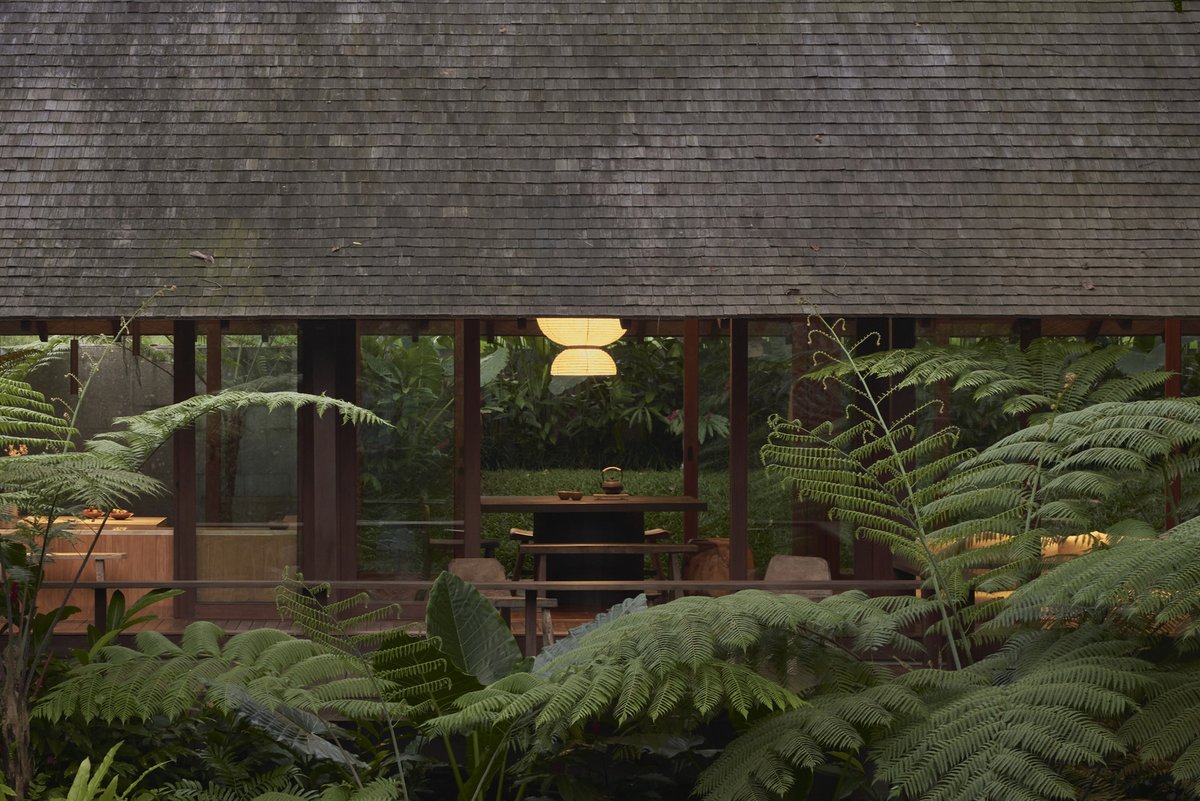 linear_magazine's tweet photo. Indonesian tradition meets "minimal yet homey" aesthetics >

—Rumah Haruku House, Bada Studio. Tampaksiring, Bali, Indonesia. https://t.co/5ylaD7itA4