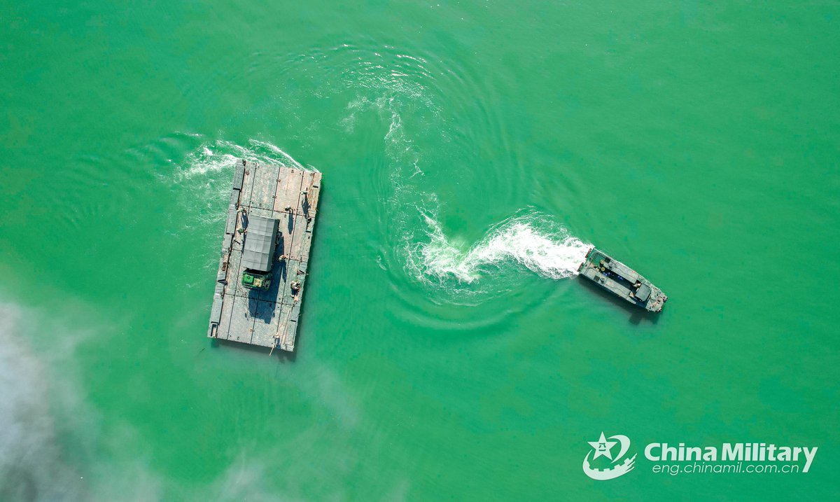 ChinaMilBugle's tweet photo. Chinese Army troops deployed modular pontoon bridge for gap crossing operations. #chinesearmy #floatingbridge https://t.co/3umobyI9DD