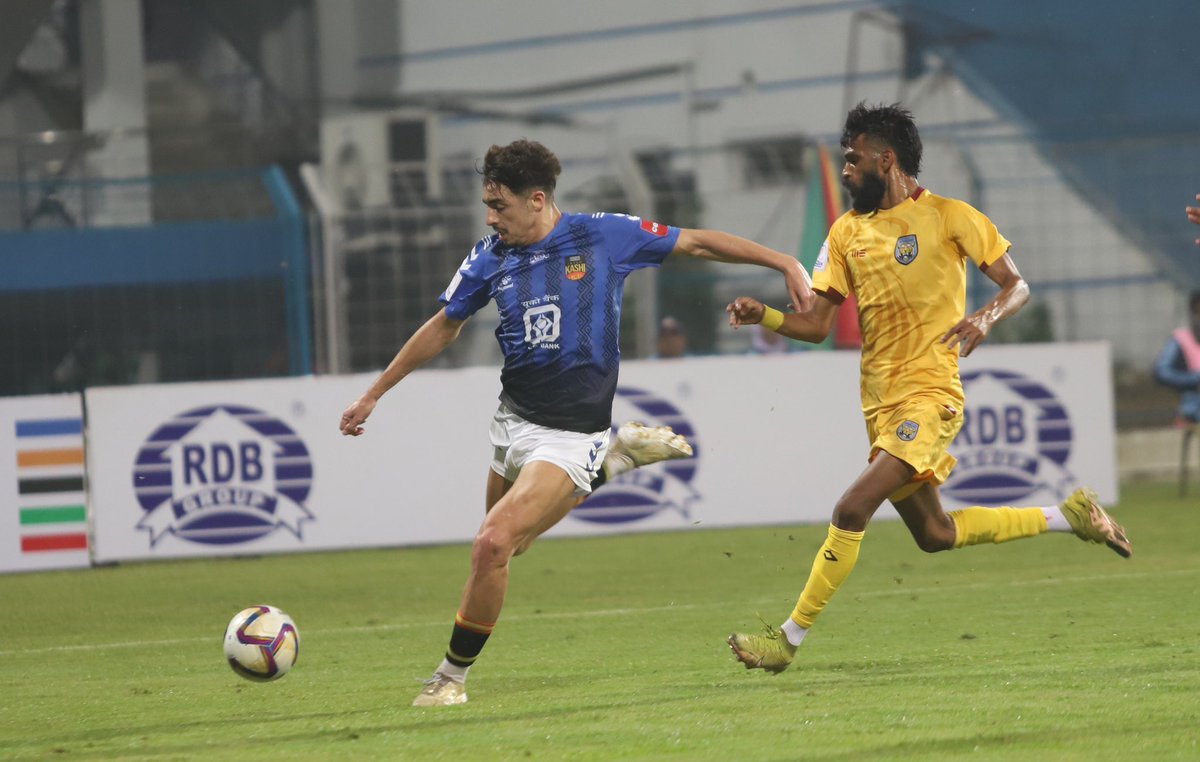 INDWomensLeague's tweet photo. HALF-TIME โณ
Itโs all square in Kalyani ๐
IK 0๏ธโฃ-0๏ธโฃ SCB
#IKSCB #ILeague ๐ #IndianFootball โฝ๏ธ https://t.co/9gIhe7jein