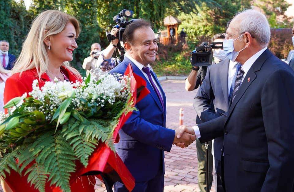 SELAM OLSUN YURTSEVER LIDERE.. GERCEK DEMOKRAT ; HALKIN ADAMINA;ADAM GİBI ADAMA SELAM OLSUN.