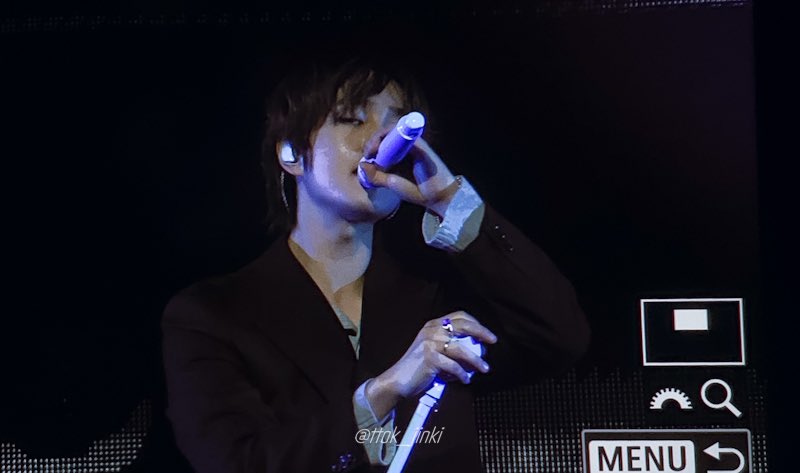 onewjjinggu1214's tweet photo. 우리에게 행복은 멀리 있지 않지!!!
행복을 아낌없이 나눠주며 늘 곁에 있어주는 찡구❤️
모두 함께 온며들어 휘적휘적😘

오늘  완전 섹시 말랑 오빠 꺄😆
#온유 #ONEW #オンユ #オニュ
@ONEW_GRIFFIN https://t.co/HmVrilzZUN