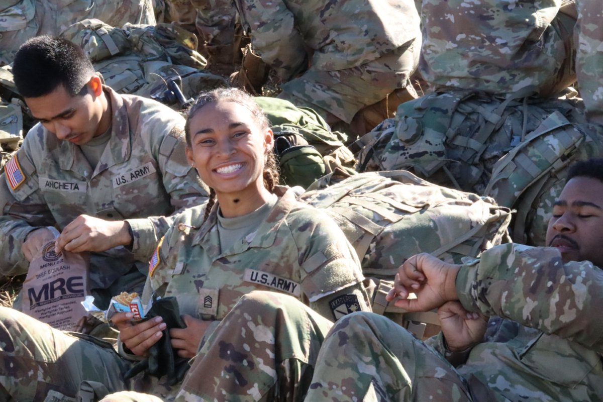 4thBdeArmyROTC's tweet image. What a time! #RangerChallenge was full of adventure, team building, and fun times. Check out all our photos at cadetcommand.box.com/s/5u3tbzdjr4xh… 
Next stop is the Sandhurst Competition with Furman University &amp;amp; East Carolina University! 🏃 

#ArmyROTC #WeHaveaPlaceForYou #RoadtoSandhurst