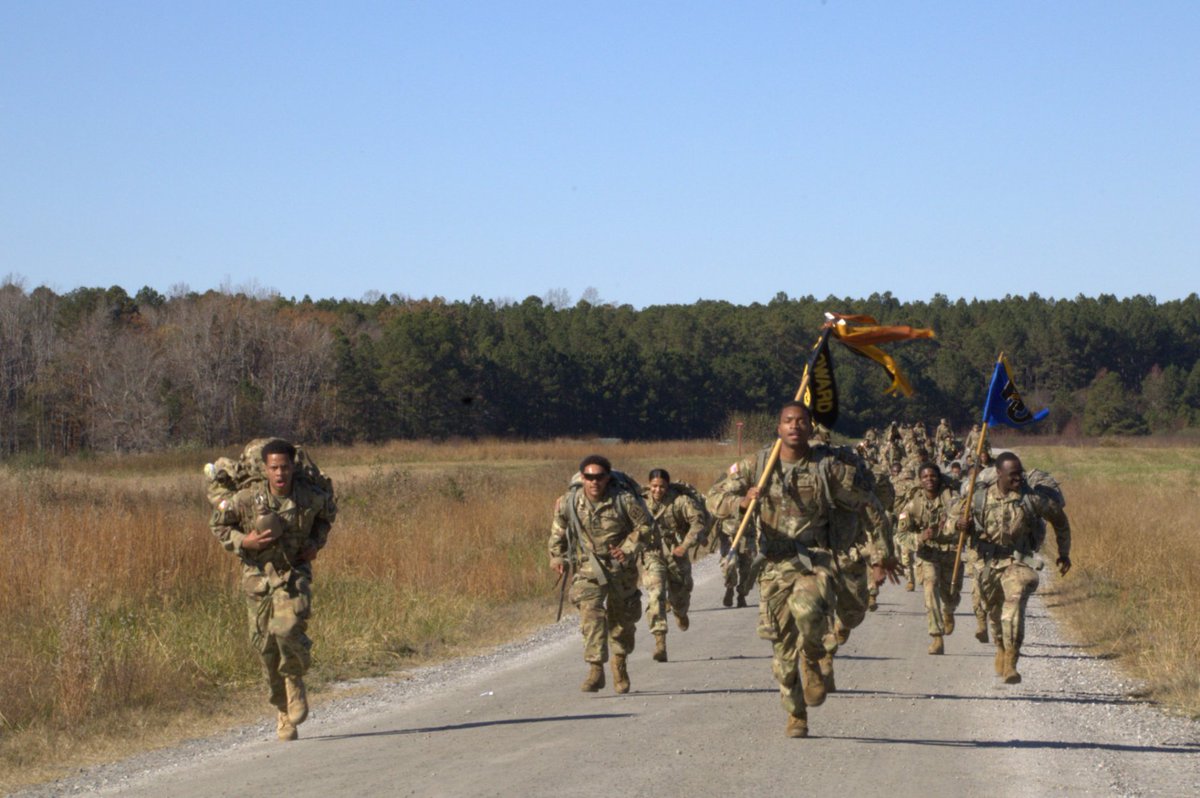 4thBdeArmyROTC's tweet image. What a time! #RangerChallenge was full of adventure, team building, and fun times. Check out all our photos at cadetcommand.box.com/s/5u3tbzdjr4xh… 
Next stop is the Sandhurst Competition with Furman University &amp;amp; East Carolina University! 🏃 

#ArmyROTC #WeHaveaPlaceForYou #RoadtoSandhurst