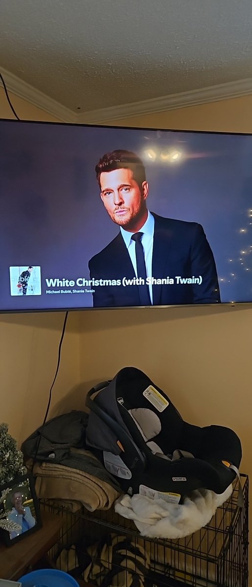 dancianfrone's tweet photo. @mattapplegate14 Literally on at our place right now https://t.co/u6nvwWZ6KD