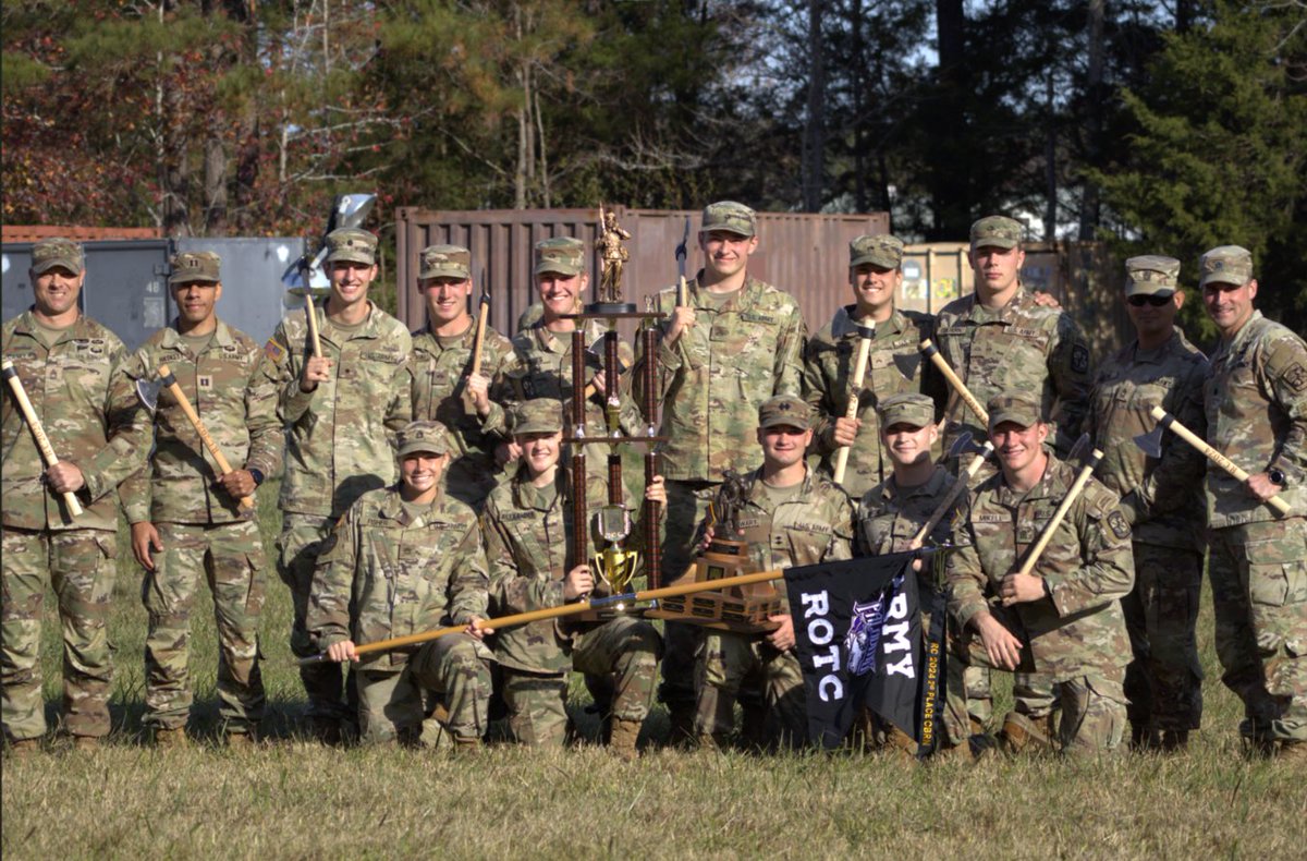 4thBdeArmyROTC's tweet image. What a time! #RangerChallenge was full of adventure, team building, and fun times. Check out all our photos at cadetcommand.box.com/s/5u3tbzdjr4xh… 
Next stop is the Sandhurst Competition with Furman University &amp;amp; East Carolina University! 🏃 

#ArmyROTC #WeHaveaPlaceForYou #RoadtoSandhurst