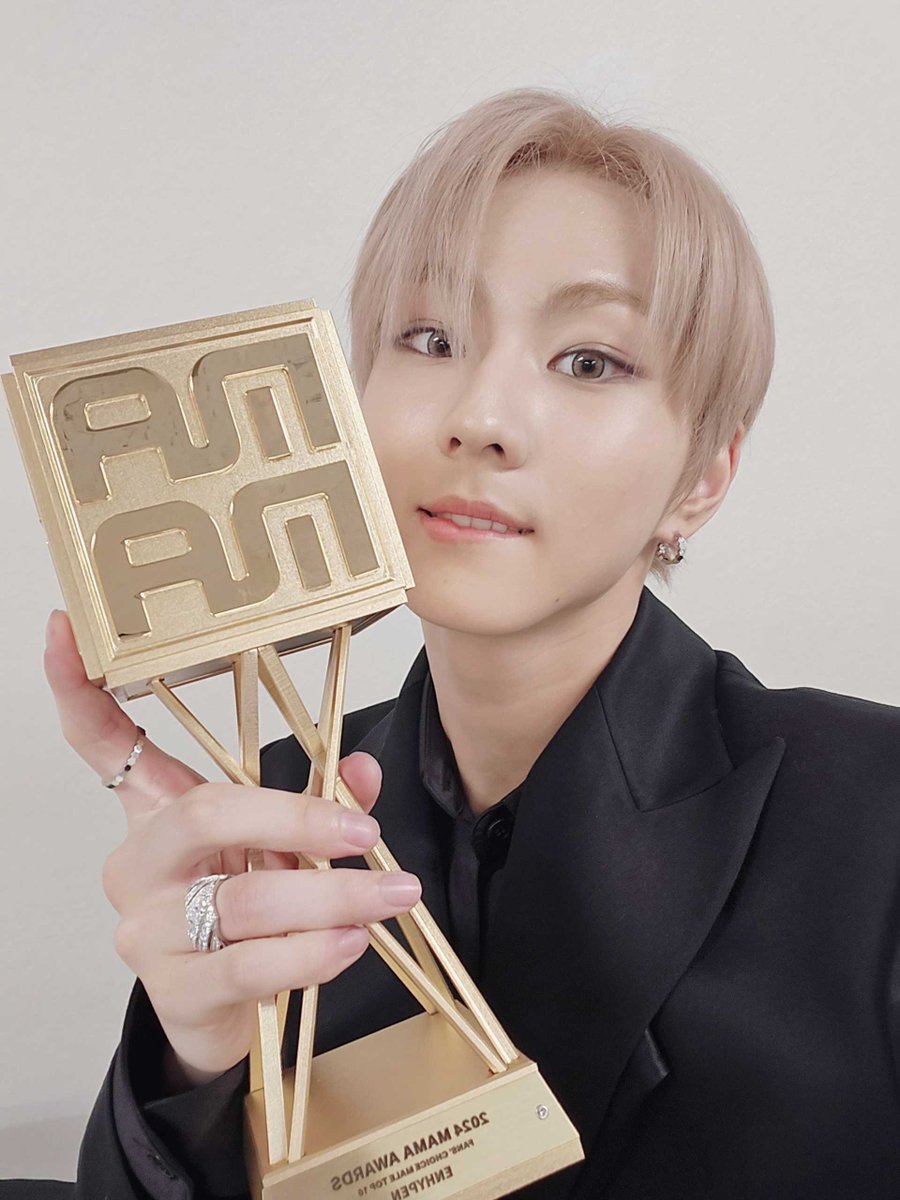 enhypenweverse's tweet photo. [ #정원’s Post ] 241122

#JUNGWON: ENGENEs!!! This award is actually ENGENEs'🤗
It's even more meaningful because we were able to win this award exclusively thanks to ENGENEs' strength hehe
As ENGENE's fan too, I'll love ENGENEs a lot more and I'll show you a cooler side of ourselves. It's already been 5 years of ENHYPEN!!!
We're ready to work even harder so please look forward to it in the future too everyonee
I was very happy today too and I love you, ENGENEs❤️

@ENHYPEN_members @ENHYPEN #ENHYPEN #엔하이픈