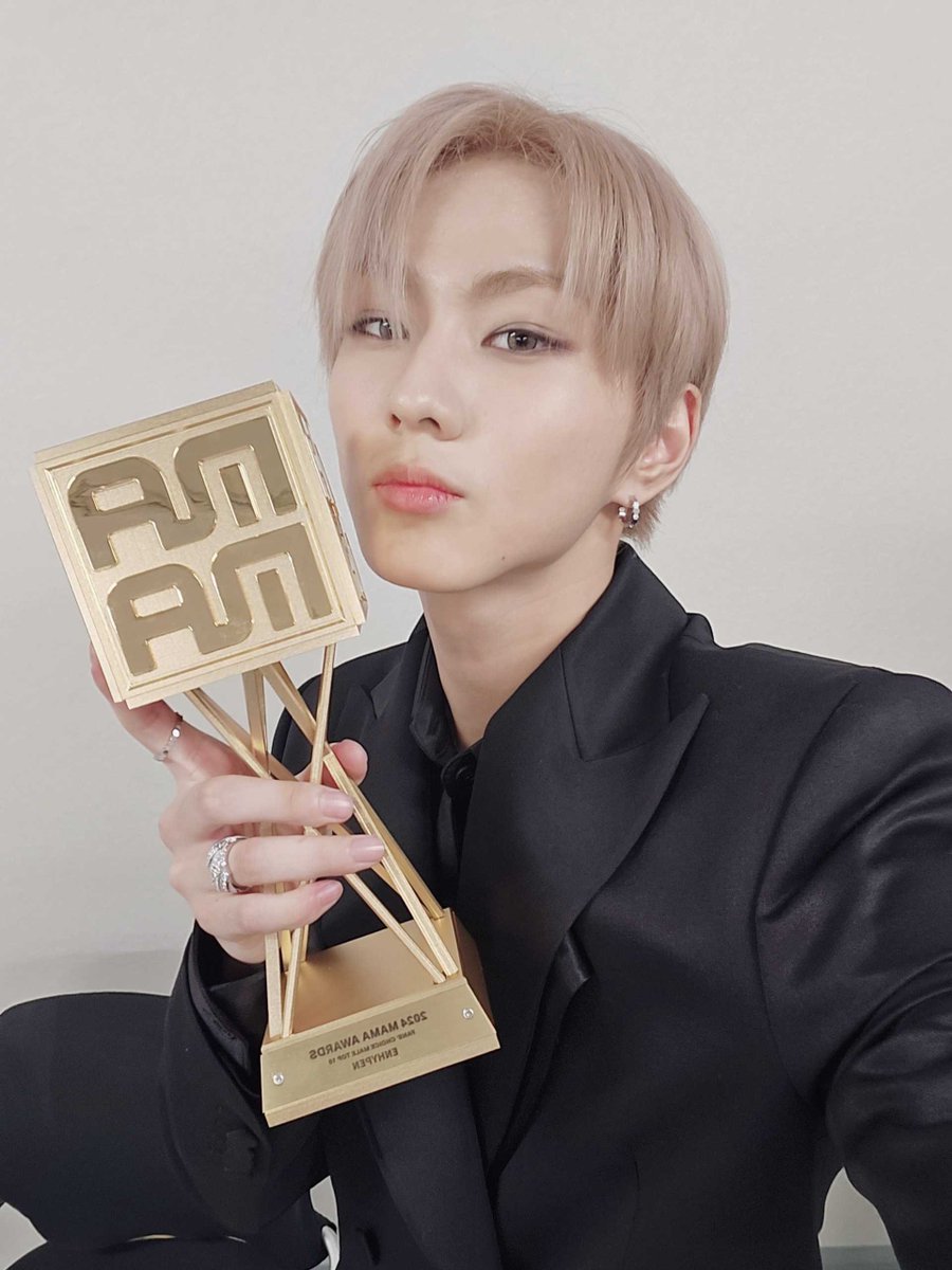 [ #정원’s Post ] 241122

#JUNGWON: ENGENEs!!! This award is actually ENGENEs'🤗
It's even more meaningful because we were able to win this award exclusively thanks to ENGENEs' strength hehe
As ENGENE's fan too, I'll love ENGENEs a lot more and I'll show you a cooler side of