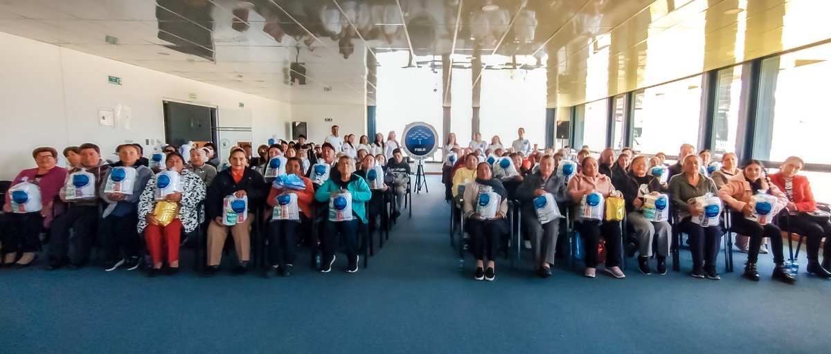 FIMLM's tweet photo. #FimlmColombia 🇨🇴 | Adultos mayores y personas con discapacidad de Ipiales, Nariño, participaron en una jornada donde se les motivó a ser proactivos y mantener una vida saludable a través de una alimentación equilibrada y ejercicio regular. 🍎🏃‍♀️

👉🏼 Más: https://t.co/LzLDGSlJfy https://t.co/CKfocYD45D