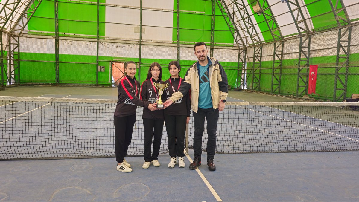 HakkariTtf's tweet photo. 2024-2025 Eğitim Öğretim Yılı Okul Sporları 'Gençler ve Yıldızlar' Kategorisinde Yapılan Tenis Turnuvamız Sona erdi. Dereceye Giren Okullarımızı Tebrik Eder, İlimizi Temsil Edecek Takımlara Başarılar Dileriz.
@30Emin_YILDIRIM @sabridemir30 @metin_gldal @GSB_Hakkari @BesiMujdat https://t.co/bcYbm7ifj2