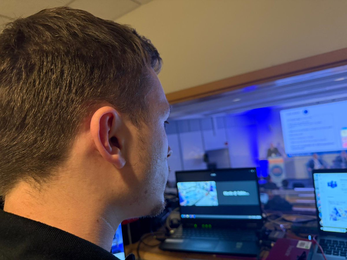 eswmartin's tweet photo. One of those crazy weeks when all of us at @TalkingSlides are far and wide..

As ever its a pleasure to be working with our friends at @MillbrookMed  

A late flight out of Glasgow to Bristol later today, the flight keeps getting pushed back quite often...Fingers crossed! https://t.co/P8mtHmhJpO
