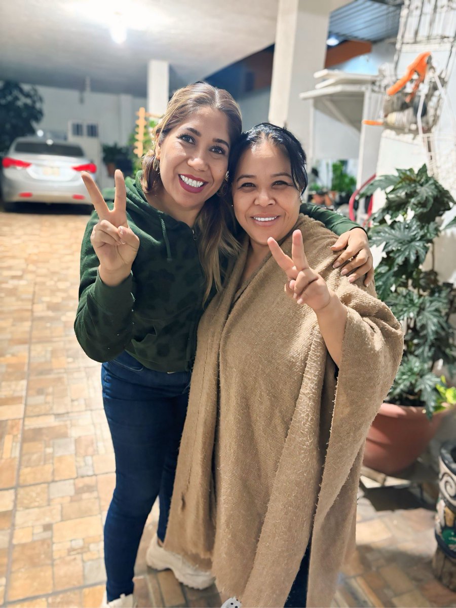 Isabel_Onti_'s tweet photo. Qué gusto saludar a mis amigas y coordinadoras, gracias por sus muestras de cariño y por siempre abrirme las puertas de su casa 🙌🏻💖 https://t.co/lUjcQf3Coe