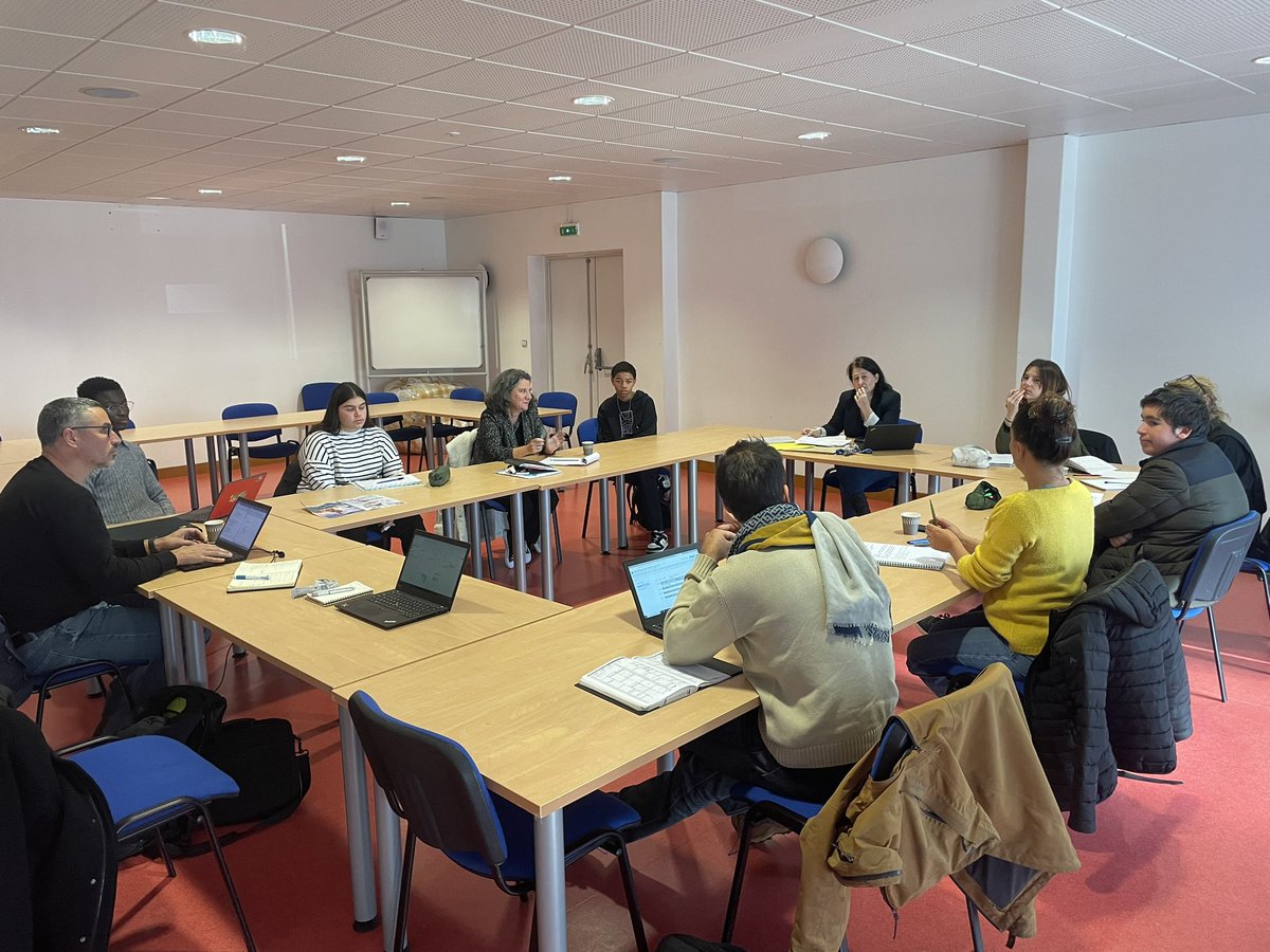 IEXacTlse's tweet photo. Réseaux #InternatsExcellence
Les 4 internats de @VillefranchedeR et les services jeunesse de la ville travaillent de concert pour accompagner les internes pour un programme commun.
Des CPE, professeurs et élèves engagés !
@actoulouse #engagement https://t.co/K41azAPReA