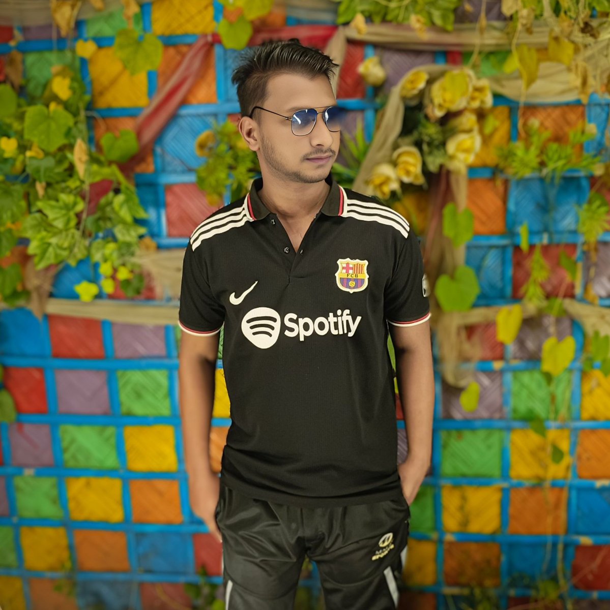 RafsanKhanRobin's tweet photo. সৌন্দর্য খুঁজে কি লাভ? 
নিজের ছায়া টাই তো কালো -🌸🙂!! https://t.co/uy0FizwAW2