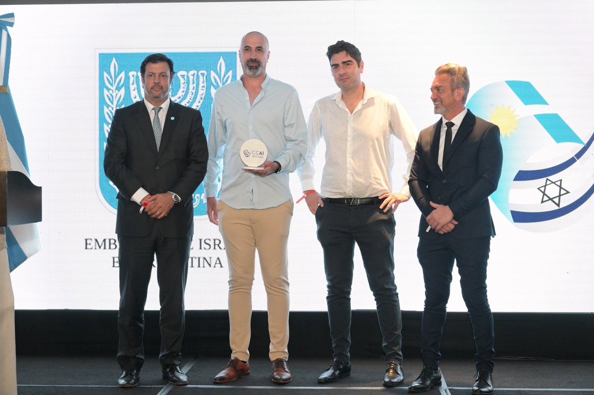 Ayer tuve el honor de entregar a <a href="/wiagro_ar/">wiagro</a>  el premio Israel Innovations Awards, una iniciativa conjunta de <a href="/innovacionar/">Secretaría de Innovación, Ciencia y Tecnología</a> , <a href="/ccaioficial/">Camara de Comercio Argentino Israelí</a>  y la Embajada de Israel en Argentina.
Este reconocimiento impulsa proyectos científico-tecnológicos y fortalece la cooperación entre