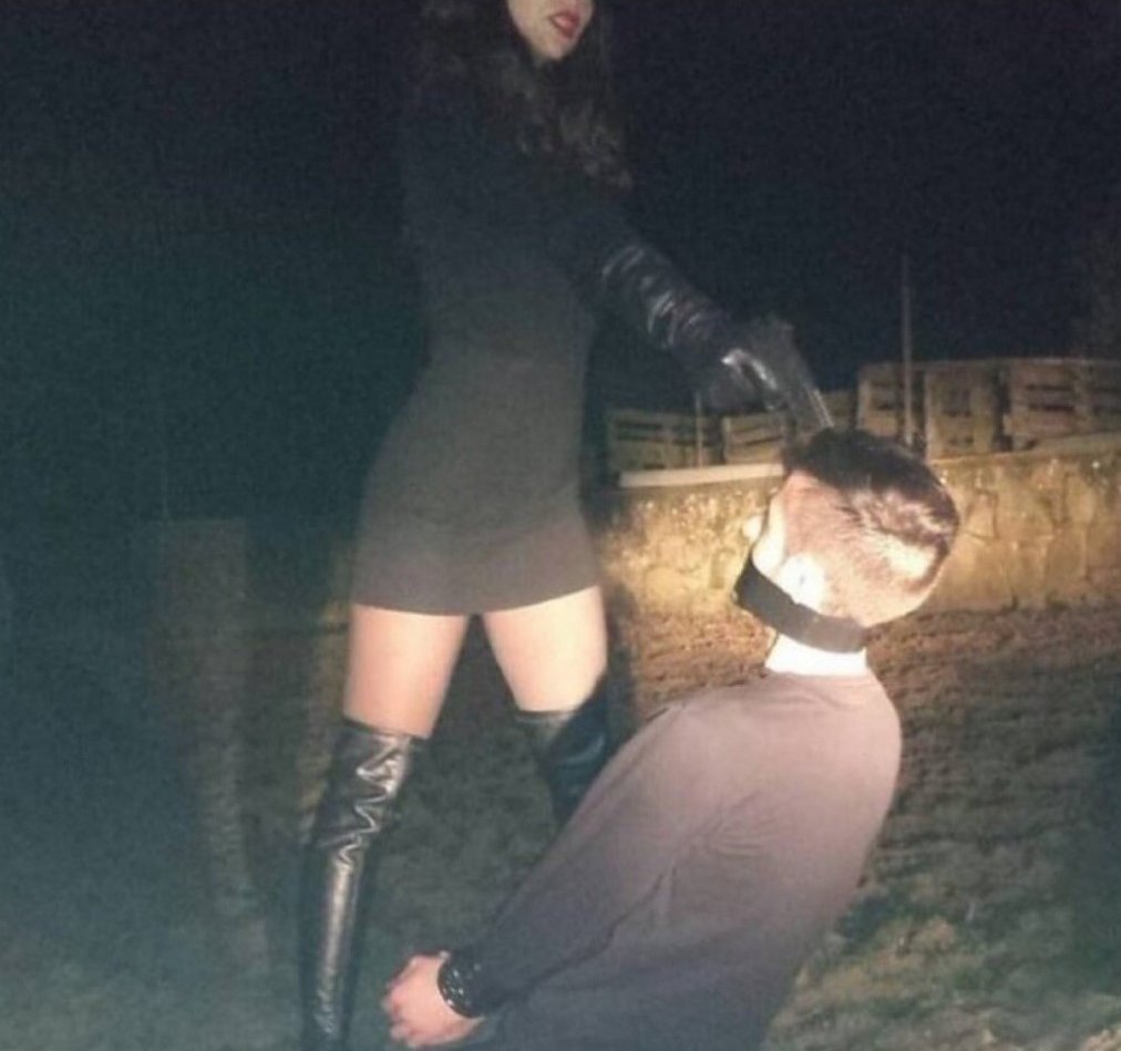 _JohnnyJones's tweet image. So, our first date went well. Goth girls, amiright? --