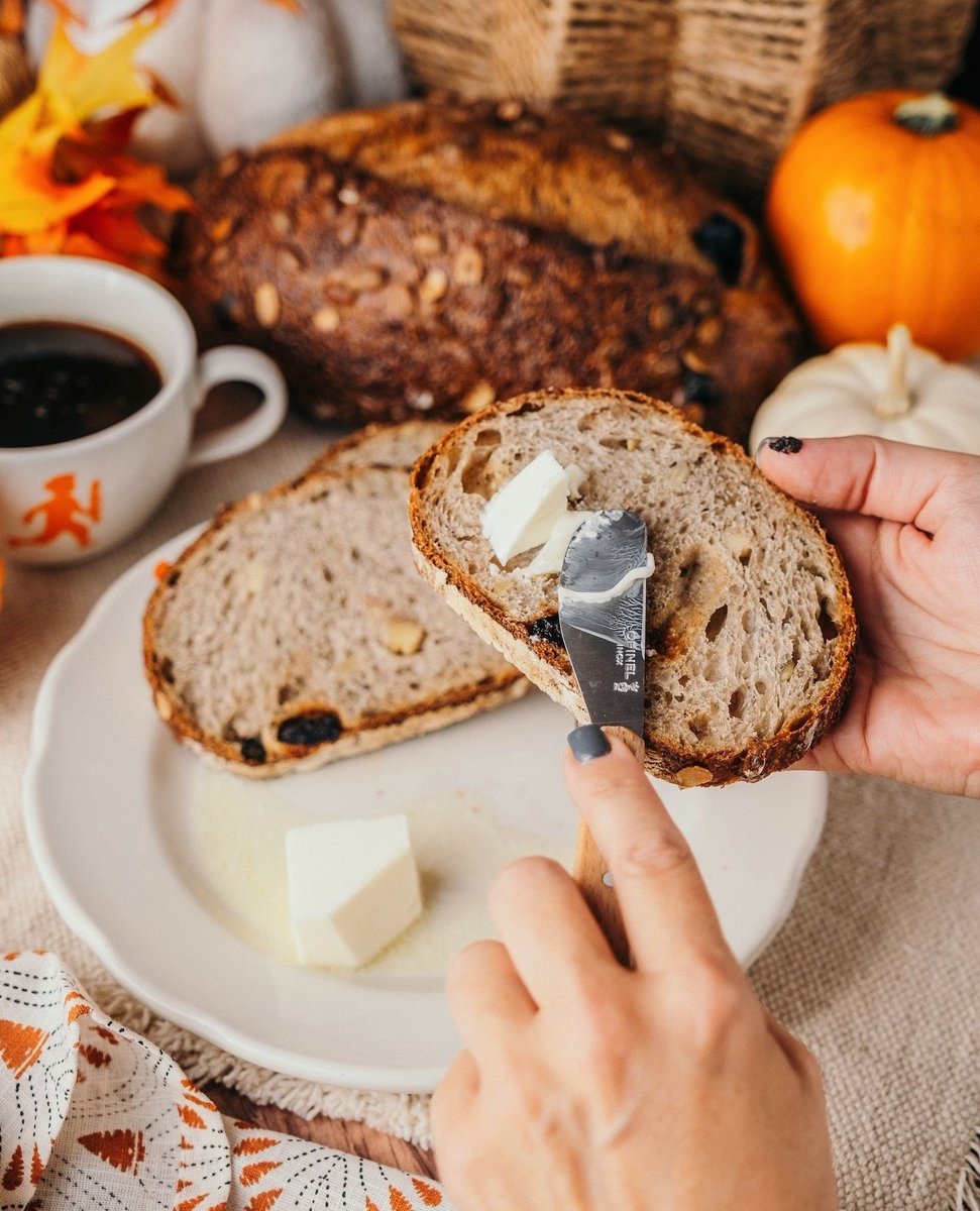 Pitchounbakery's tweet image. Butter it up for breakfast or serve it at #Thanksgiving—our seasonal #pumpkin raisin &amp;amp; walnut #breadloaf does it all! 🧡🥖 ⁠#losangeles #pitchounbakery
