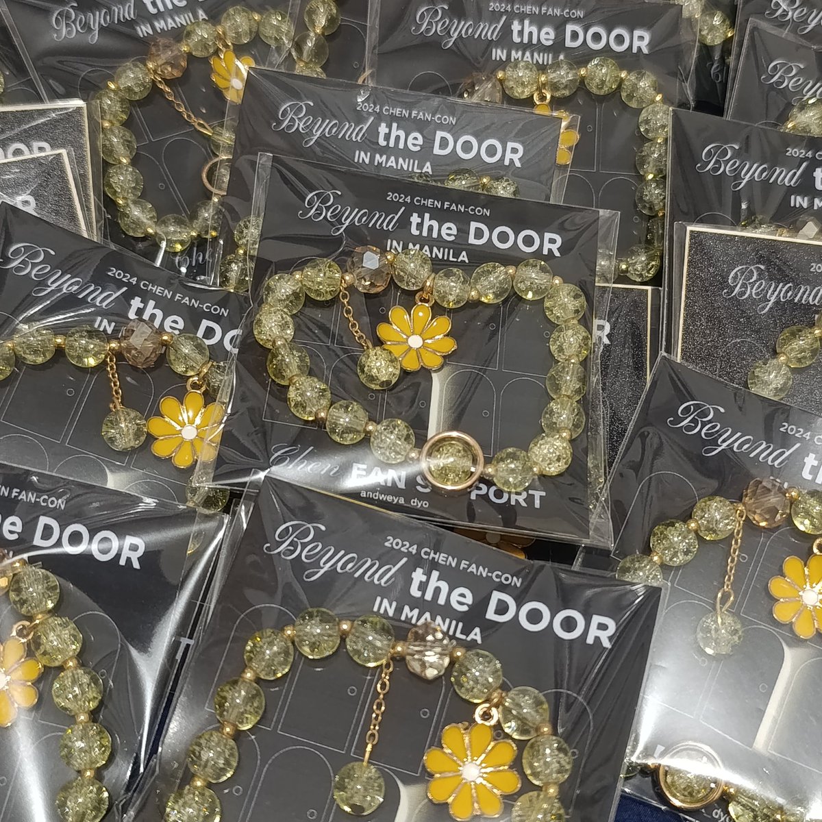 andweya_dyo's tweet photo. Beyond the Door in Manila | Fan Support by @andweya_dyo 🌼💛

Hi! see u tomorrow, random na lang siguro ulit 😊

- open to team con/labas
- on the spot trades 

 #Beyond_the_DOOR_in_MANILA 
#ChenInManila #CHEN #JONGDAE 
@CHEN_INB100 https://t.co/yyVl1OQdtO