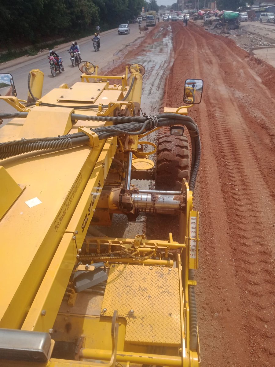 mechanicalmtd's tweet photo. Radical road transformation made easy with MTD across the country. Witness as Sakai PM 550 Stabilizer transforms loose, unstable ground into a rock-solid foundation for long-lasting  Modika road in Garissa town.
#ChooseMTFbuild communities
@KURAroads @KenyaGovernors @KeRRA_Ke https://t.co/3fjIhKNdKL