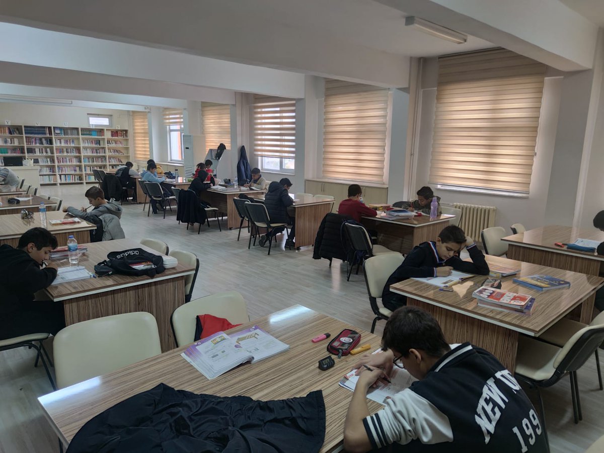 midyataihl's tweet photo. LGS ye hazırlık süreci kapsamında 8. Sınıf öğrencilerimize yönelik ara tatil kampı uygulandı. Katkı veren okul müdürümüze, idaremize ve  öğretmenlerimize teşekkür ederiz.
@Yusuf__Tekin 
@tcmeb 
@meb_dinogretimi 
@mardinilmem 
@midyatilcemem https://t.co/WQdms9Sj9G