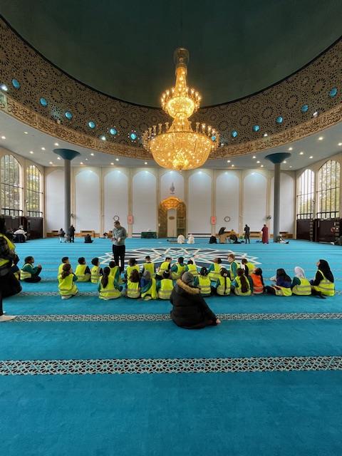 SchoolNorthview's tweet photo. Our Year 4 children had a fantastic experience visiting the London Central Mosque, where they gained valuable insights to deepen their understanding of their RE unit on Islam. #NorthviewPrimarySchool https://t.co/DqqFlZQb0t